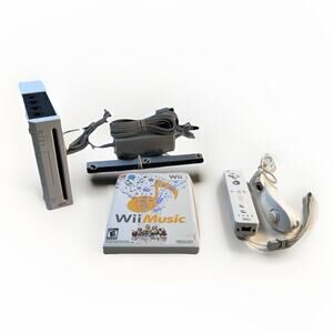 Nintendo Wii Console plus Controller, Cords & Game Bundle Clean Tested Working